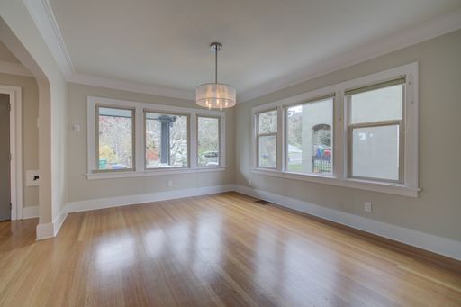 Listing photo thumbnail