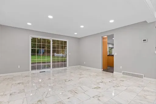 Listing photo thumbnail