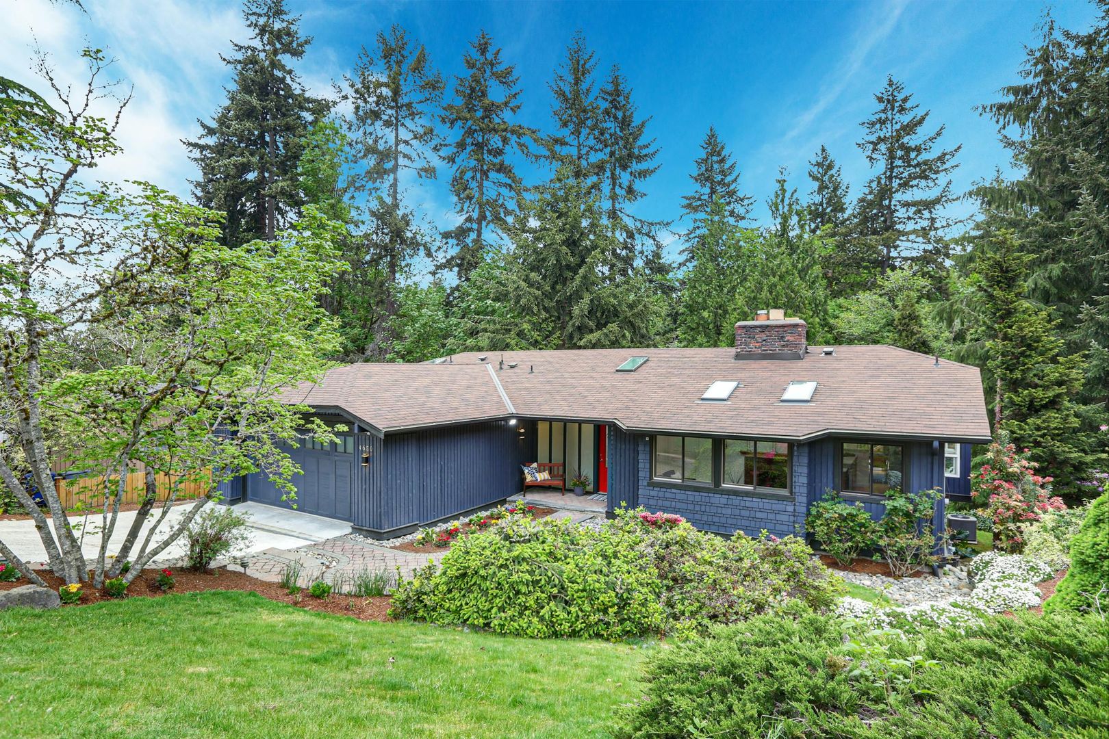 Bellevue House: 4650 152nd Pl SE
