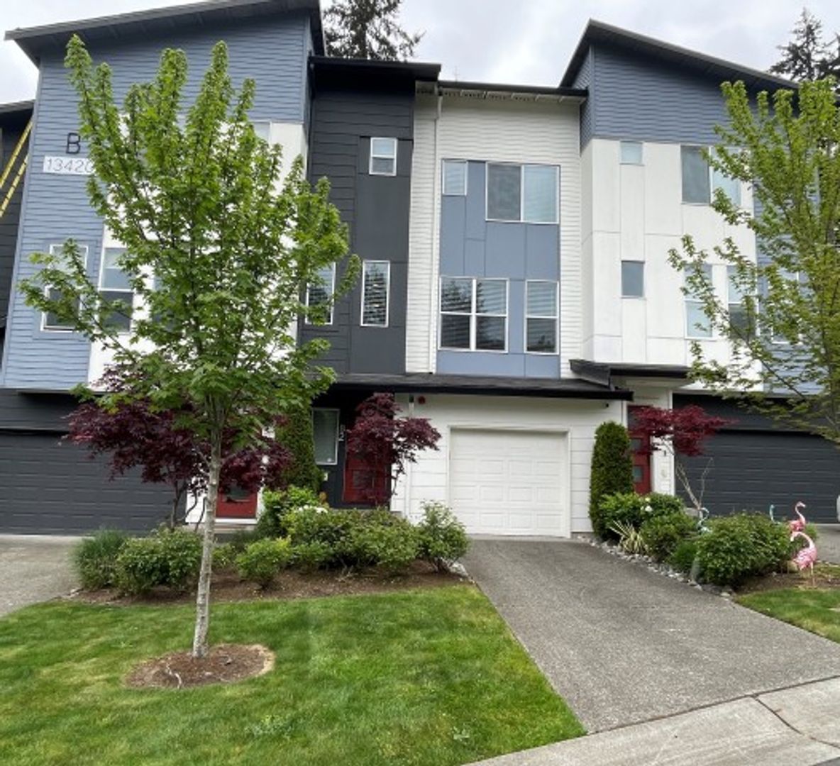 Lynnwood Townhome: 13420 Manor Way #B2