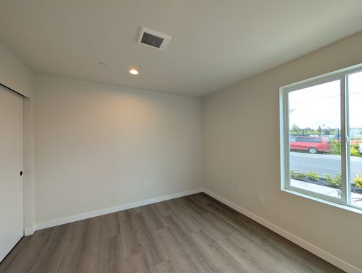 Listing photo thumbnail