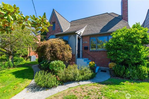 2916 28th Avenue West, Seattle, WA 98199