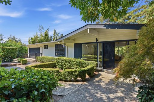 631 84th Avenue NE, Medina, WA 98039