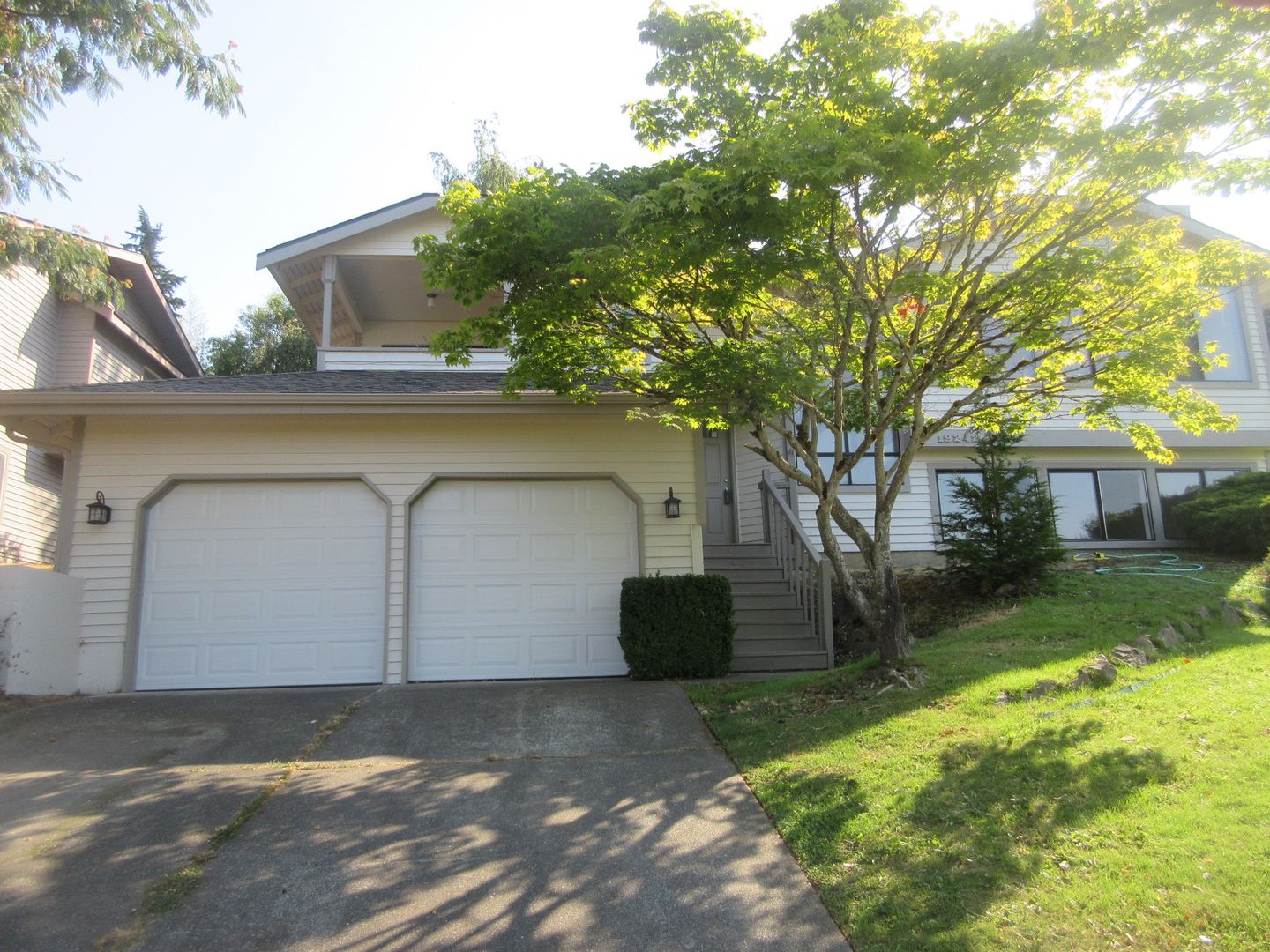 Renton House: 19242 98th Ave S