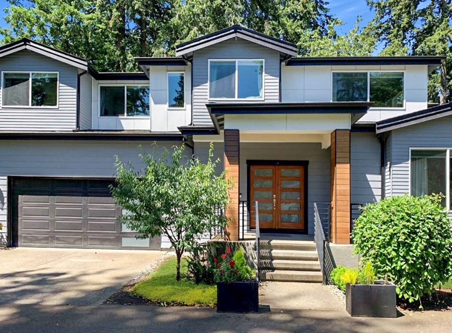 Renton House: 707 Newport Ct NE