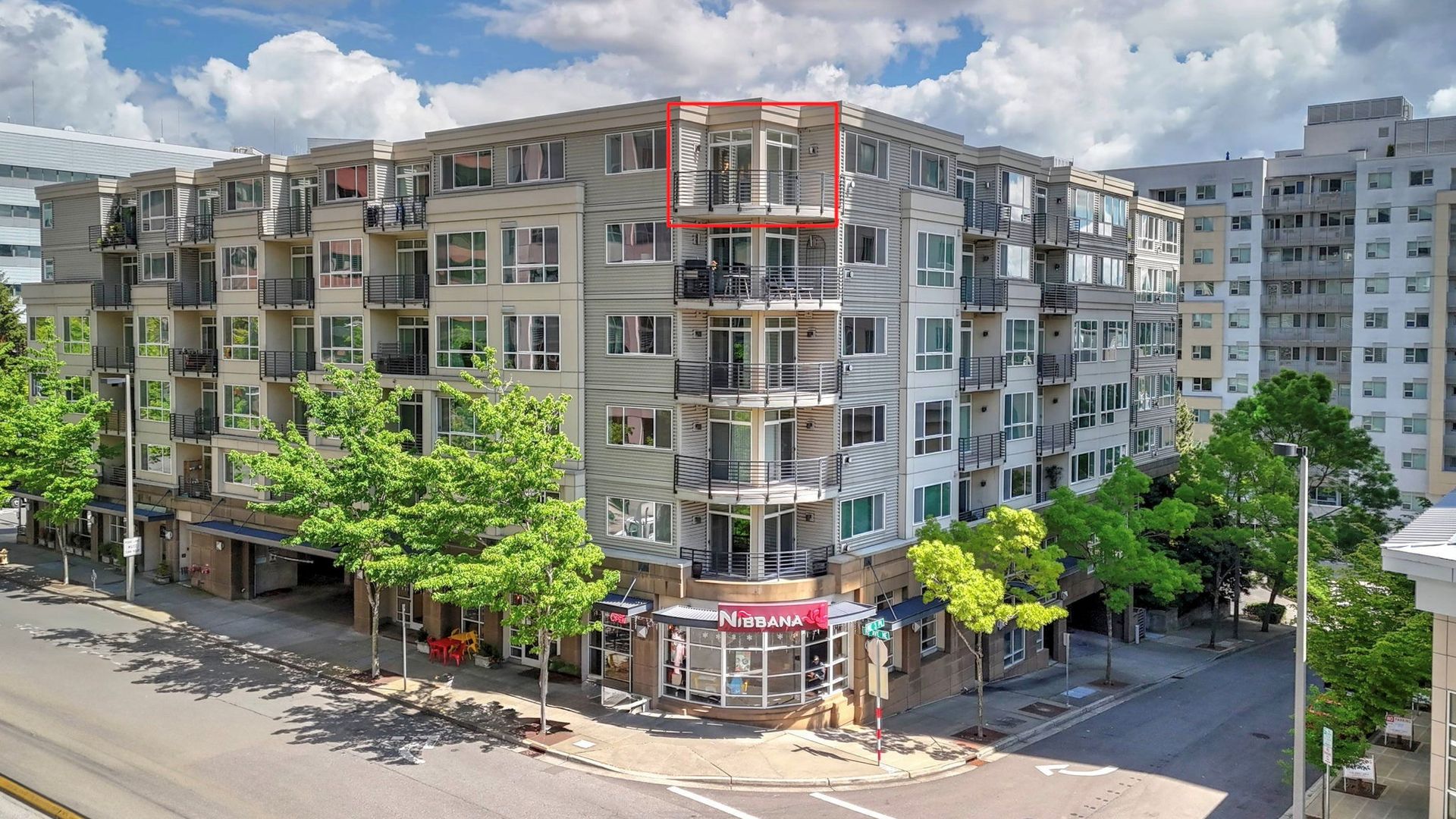 Bellevue Condo: 300 110th Ave NE #605