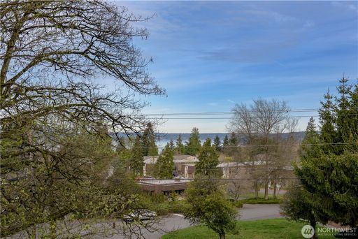 11211 NE 68th Street #2, Kirkland, WA 98033