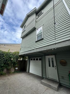 3Bd/3.25Ba Seattle Townhome – photo 1