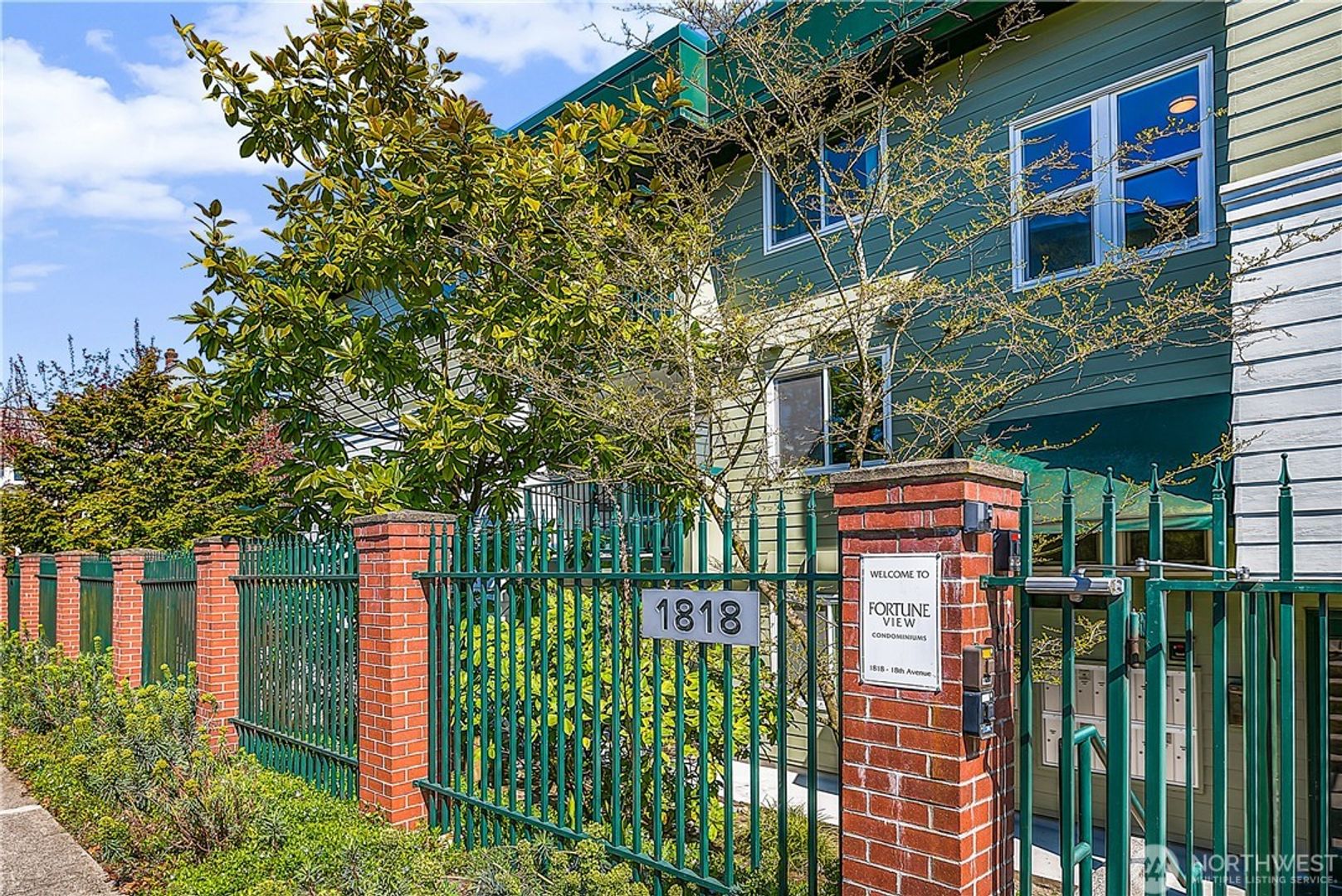 Seattle Condo: 1818 18th Avenue #203