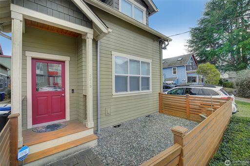 Listing photo thumbnail