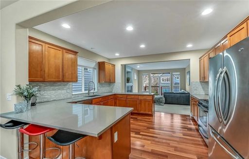 Listing photo thumbnail