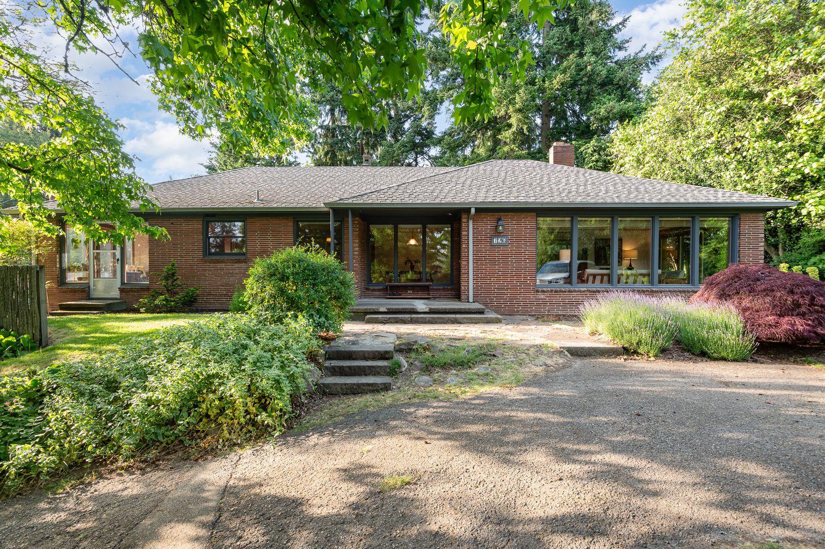 Seattle House: 726 N 137th St