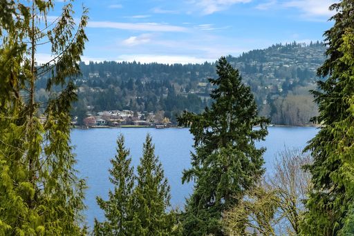 4Bd/2.5Ba Mercer Island Home – photo 1