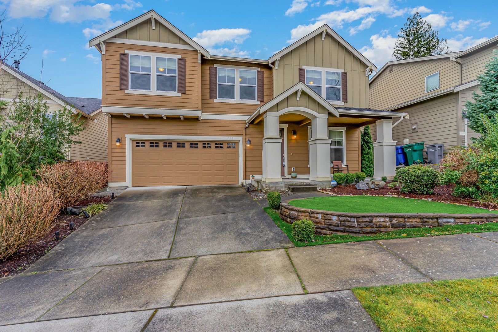 Lynnwood House: 722 201st Pl SW