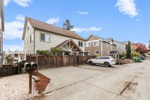 Listing photo thumbnail