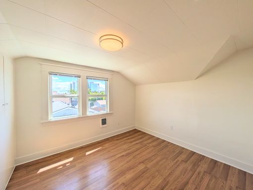 Listing photo thumbnail