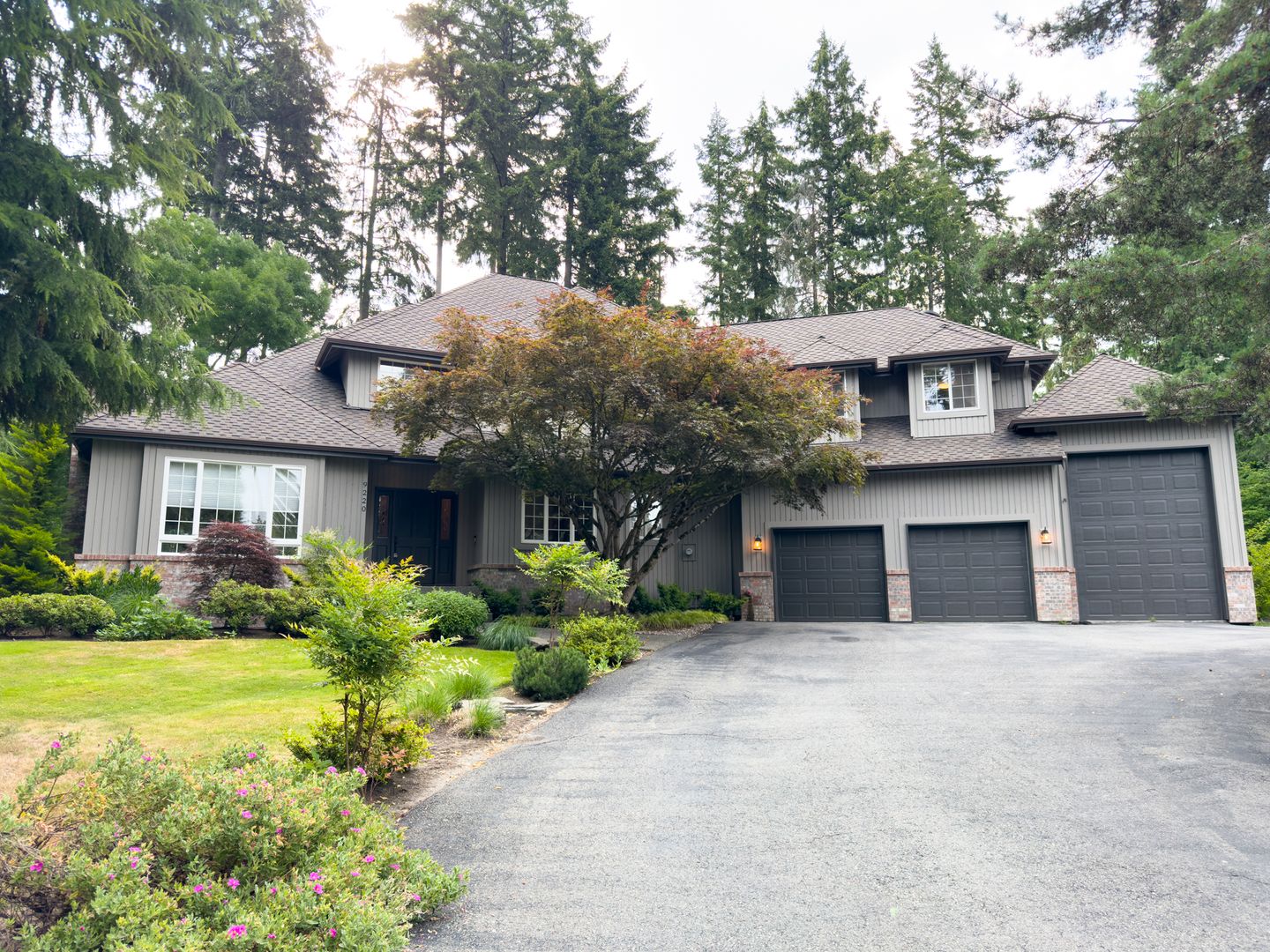 Redmond House: 9220 219th Place NE