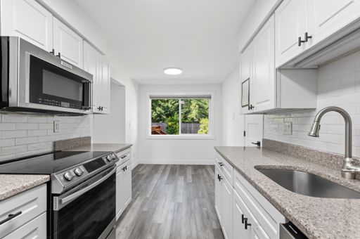 Listing photo thumbnail