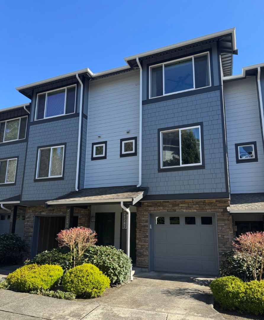 Issaquah Townhome: 21287 SE 42nd Ln