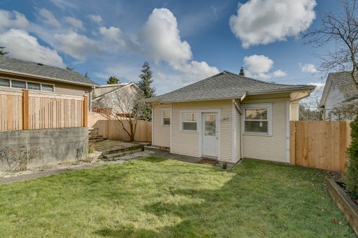 Listing photo thumbnail