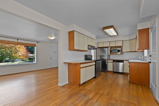 Listing photo thumbnail