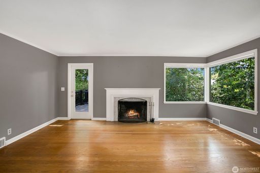 Listing photo thumbnail