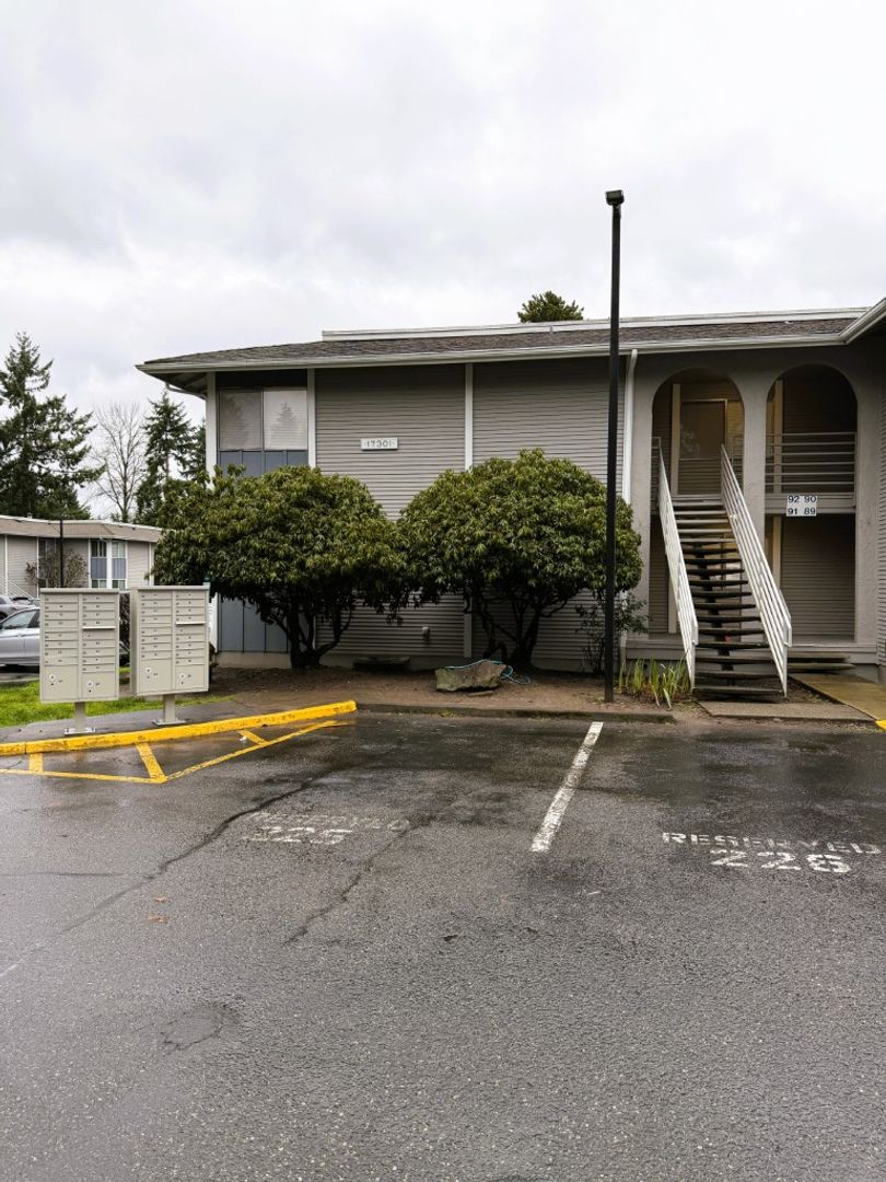 Redmond Condo: 17301 NE 45th Street #92