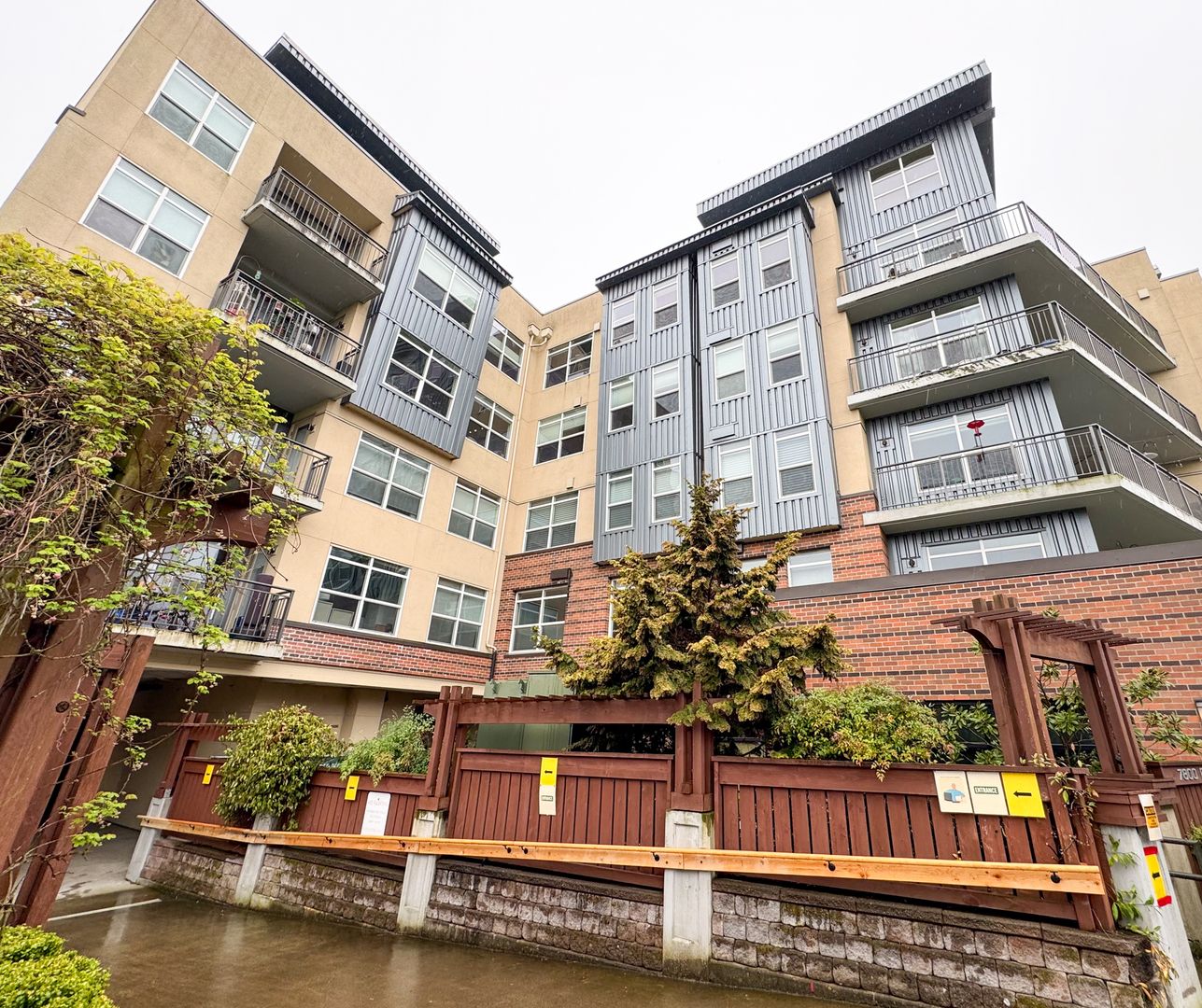 Mercer Island Condo: 7800 SE 27th Street #504