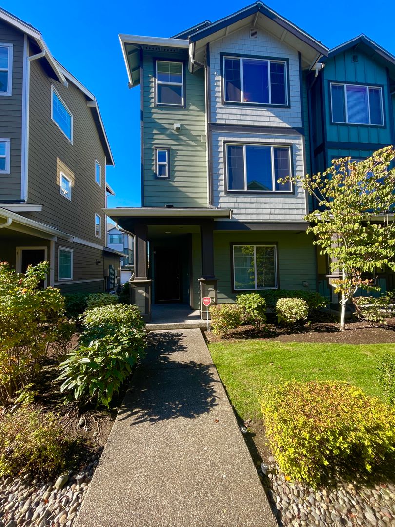 Bothell Townhome: 13405 45th Drive SE #6