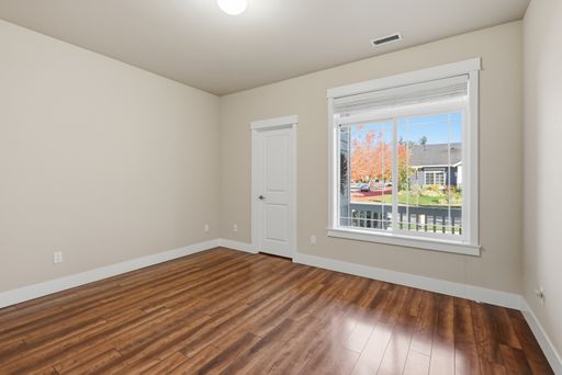 Listing photo thumbnail