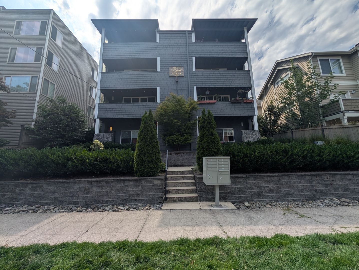 Seattle Condo: 1729 18th Avenue #201