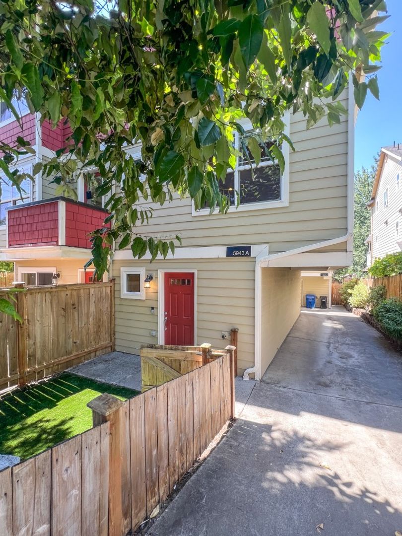 Seattle Townhome: 5943 36th Ave S #A