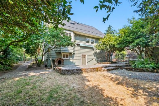 Listing photo thumbnail