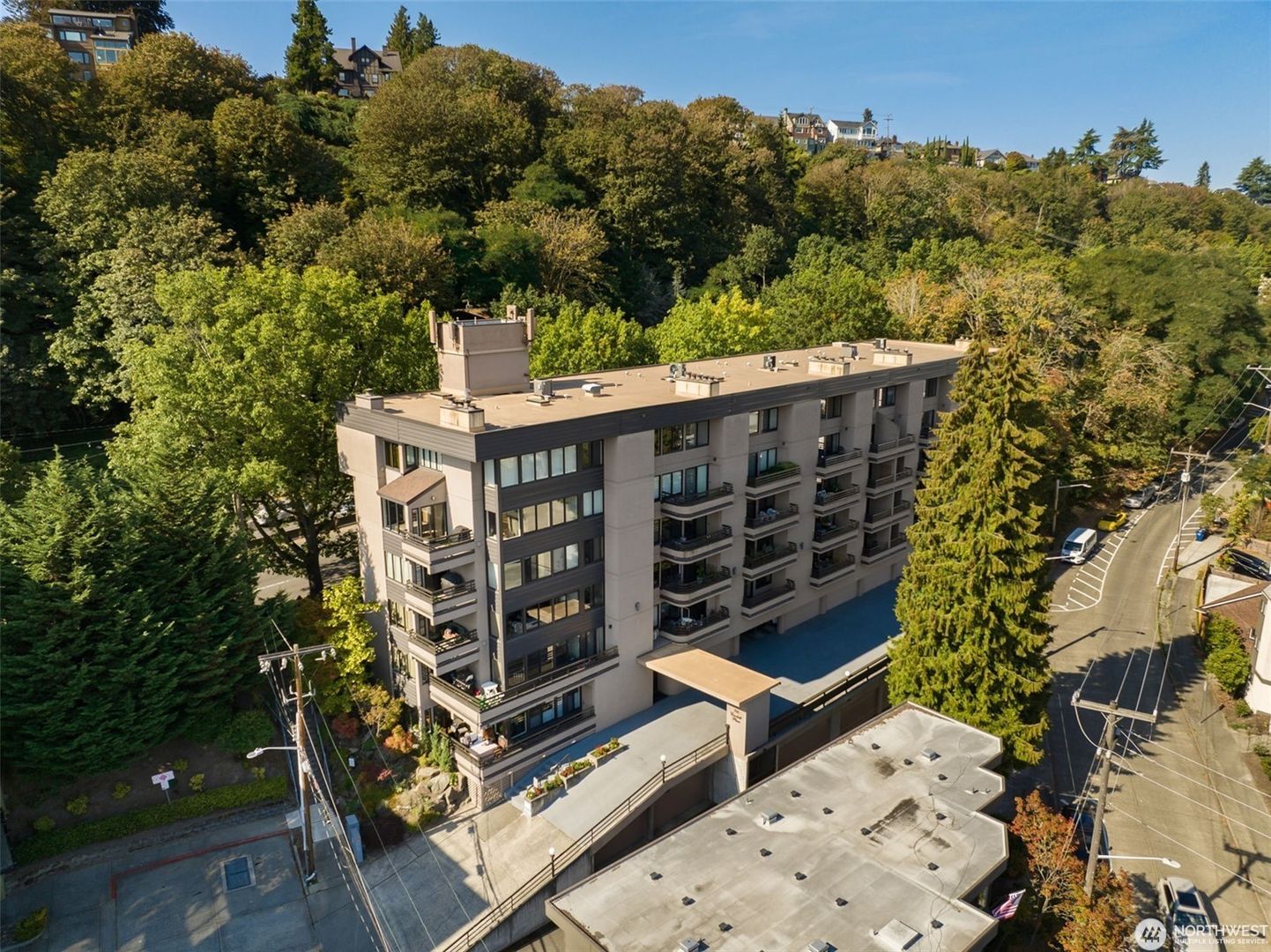 Seattle Condo: 700 Crockett Street #204