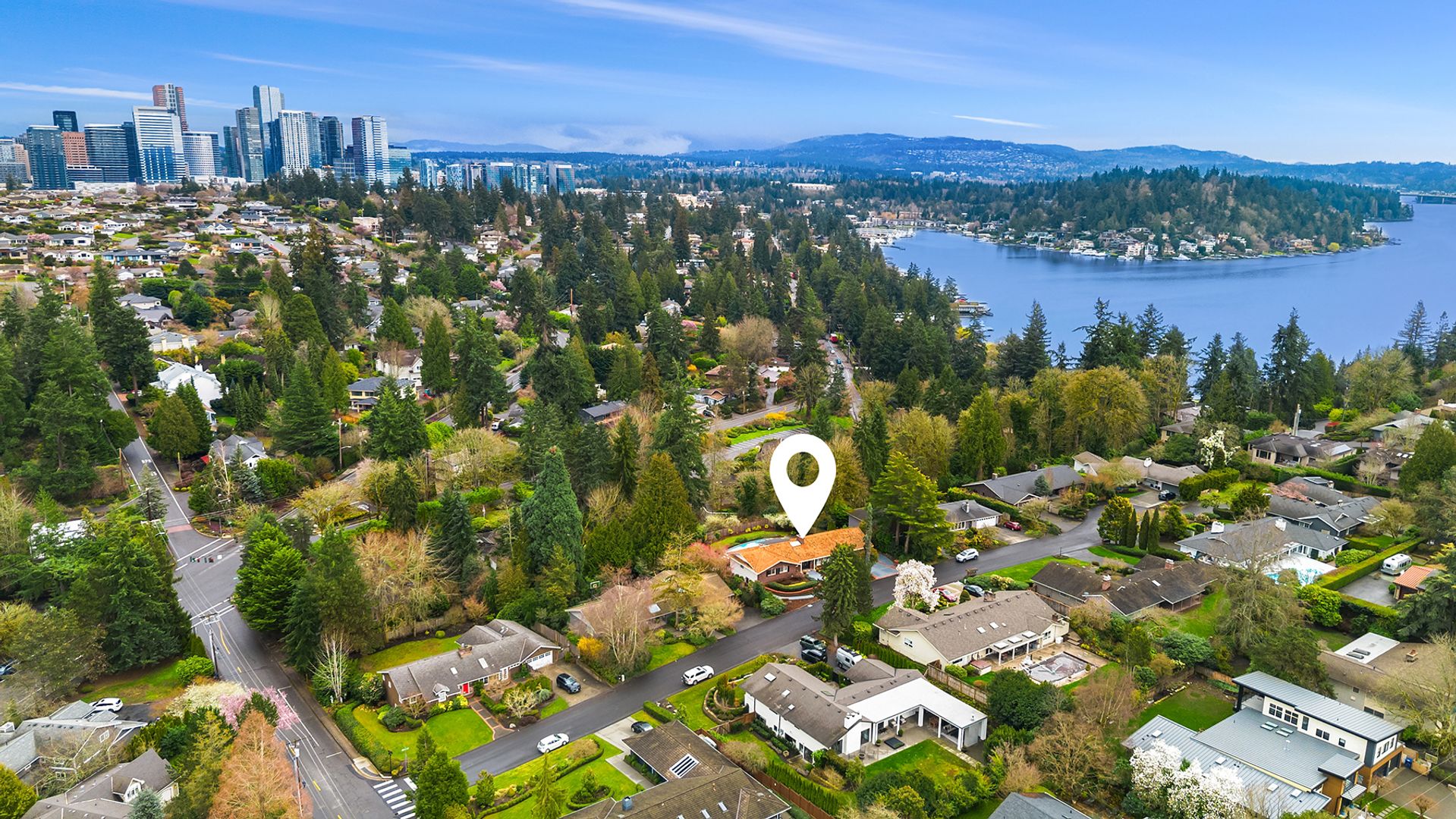 Medina House: 934 88th Ave NE