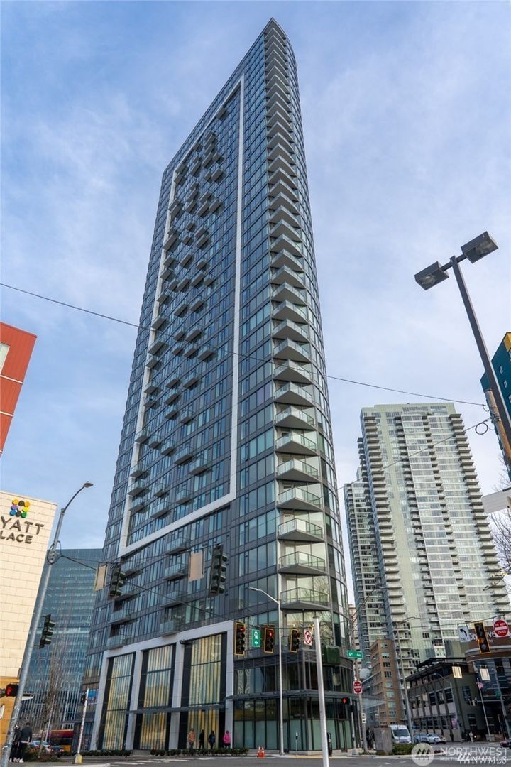 Seattle Condo: 2510 6th Ave #1409