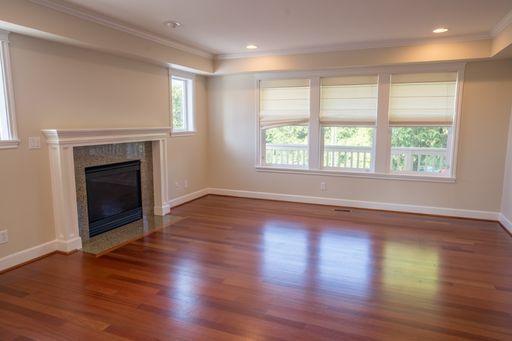 Listing photo thumbnail