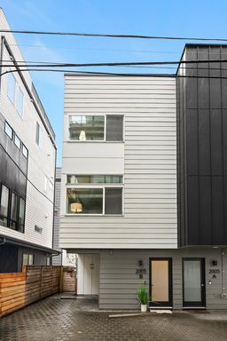 2005 Dexter Avenue N #B, Seattle, WA 98109