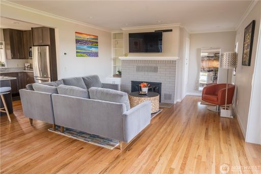 Listing photo thumbnail