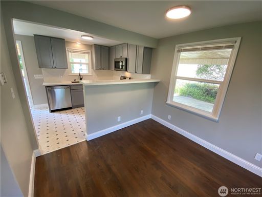 Listing photo thumbnail