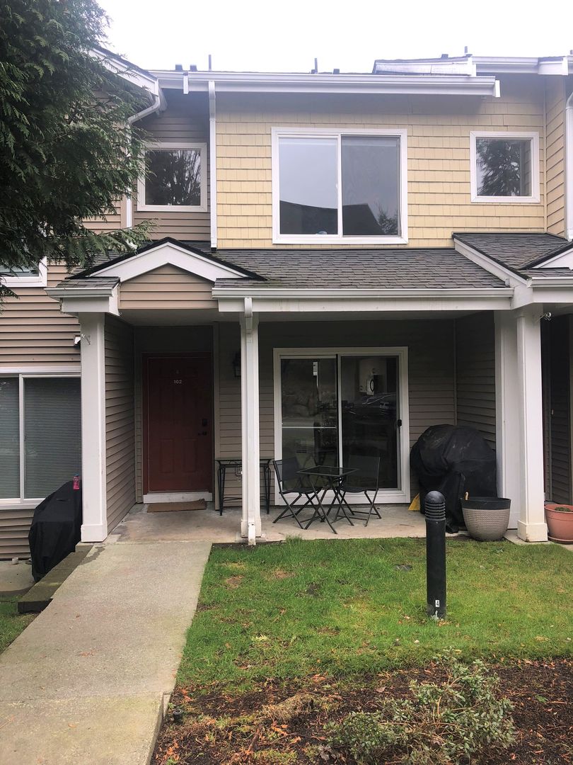 Duvall House: 14506 1st Lane NE #102