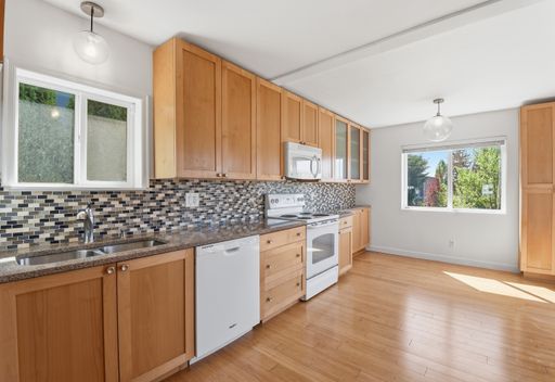 Listing photo thumbnail