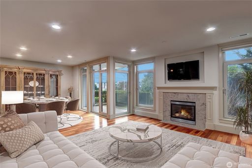 Listing photo thumbnail