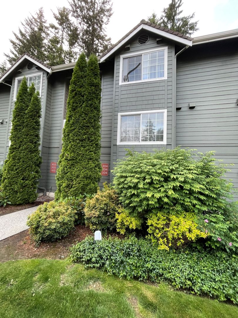 Mill Creek Condo: 15433 Country Club Dr #A204