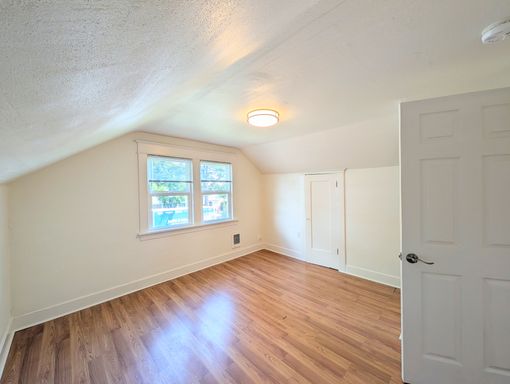 Listing photo thumbnail
