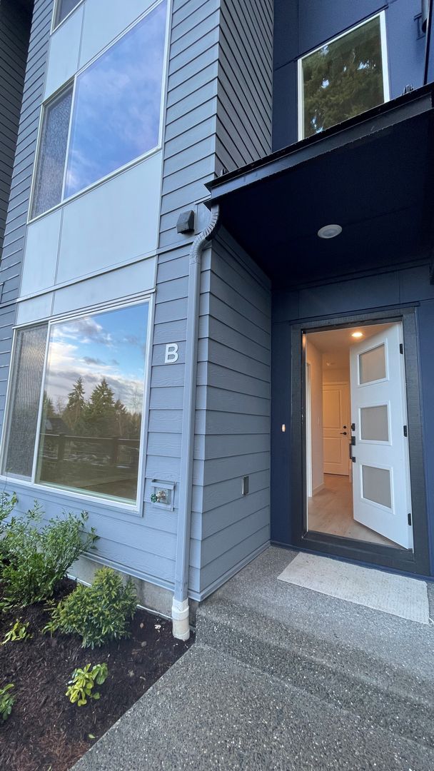 Shoreline Townhome: 2150 N 147th Street, Unit B