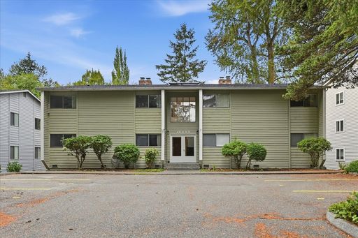 19433 28th Avenue NE - #B, Lake Forest Park, WA 98155