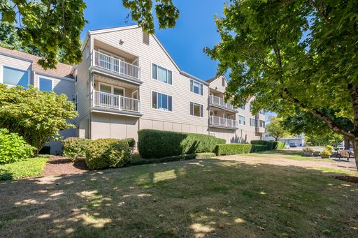 4152 Providence Point Dr SE #104, Issaquah, WA 98029
