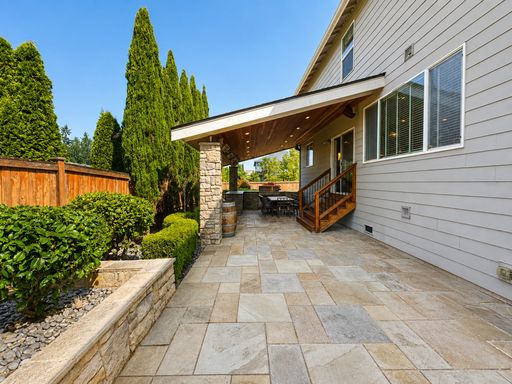 Listing photo thumbnail