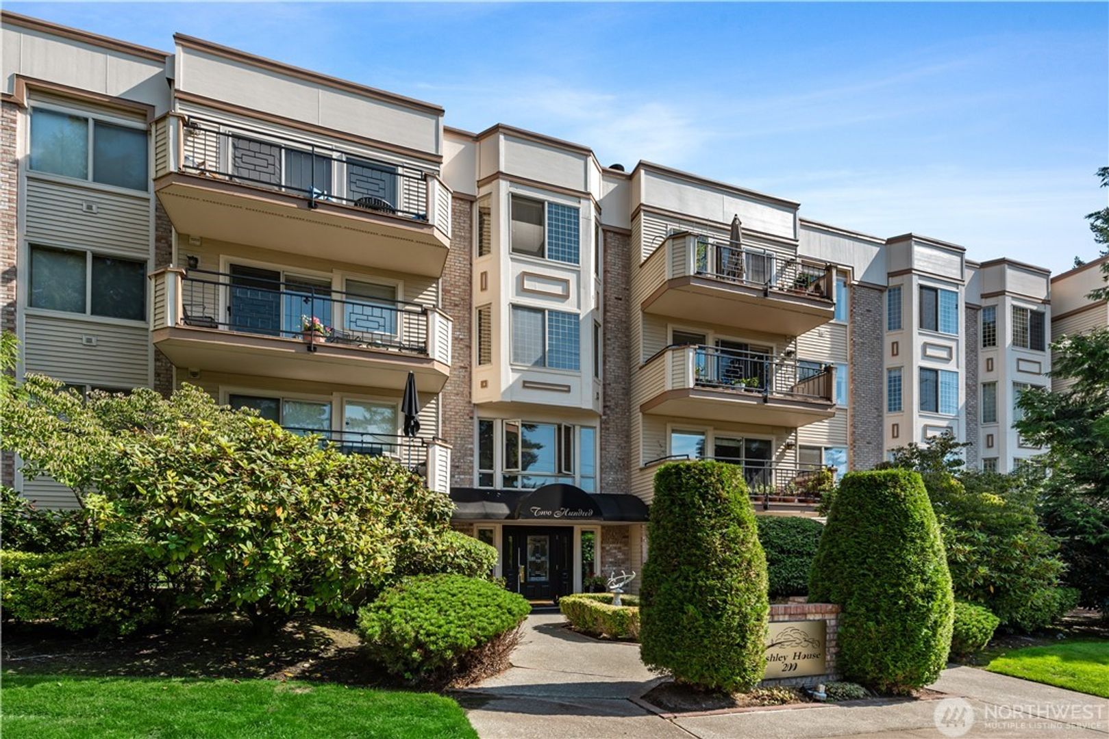 Bellevue Condo: 200 99th Ave NE #36